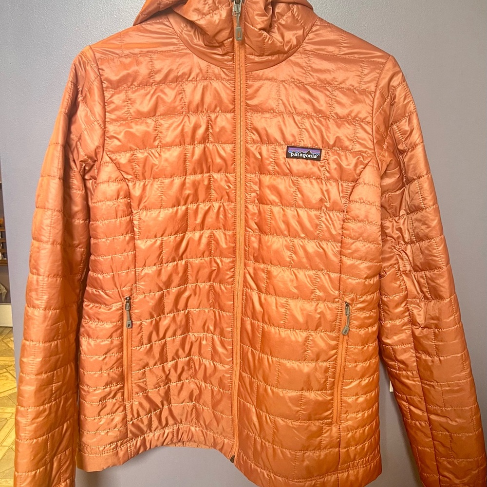 Patagonia Women's Quilted Hooded Jacket - Rust. Large.